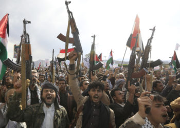 Manifestazione per la Palestina e contro Israele e Stati Uniti a Sana’a, la capitale dello Yemen controllata dai cosiddetti ribelli Houthi, 8 marzo 2024