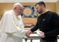 L’incontro tra papa Francesco e il presidente ucraino Volodymyr Zelensky il 13 maggio scorso in Vaticano (foto Ansa)