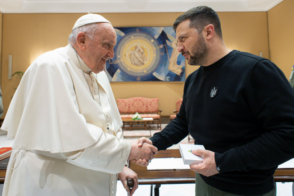 L’incontro tra papa Francesco e il presidente ucraino Volodymyr Zelensky il 13 maggio scorso in Vaticano (foto Ansa)