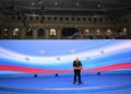 Vladimir Putin parla in conferenza stampa dopo la vittoria delle elezioni presidenziali in Russia