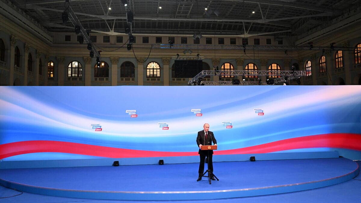 Vladimir Putin parla in conferenza stampa dopo la vittoria delle elezioni presidenziali in Russia