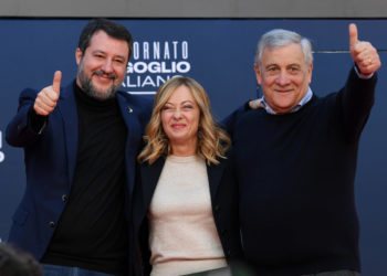 I tre leader della maggioranza di centrodestra Matteo Salvini, Giorgia Meloni e Antonio Tajani sul palco di Atreju, Roma, 17 dicembre 2023