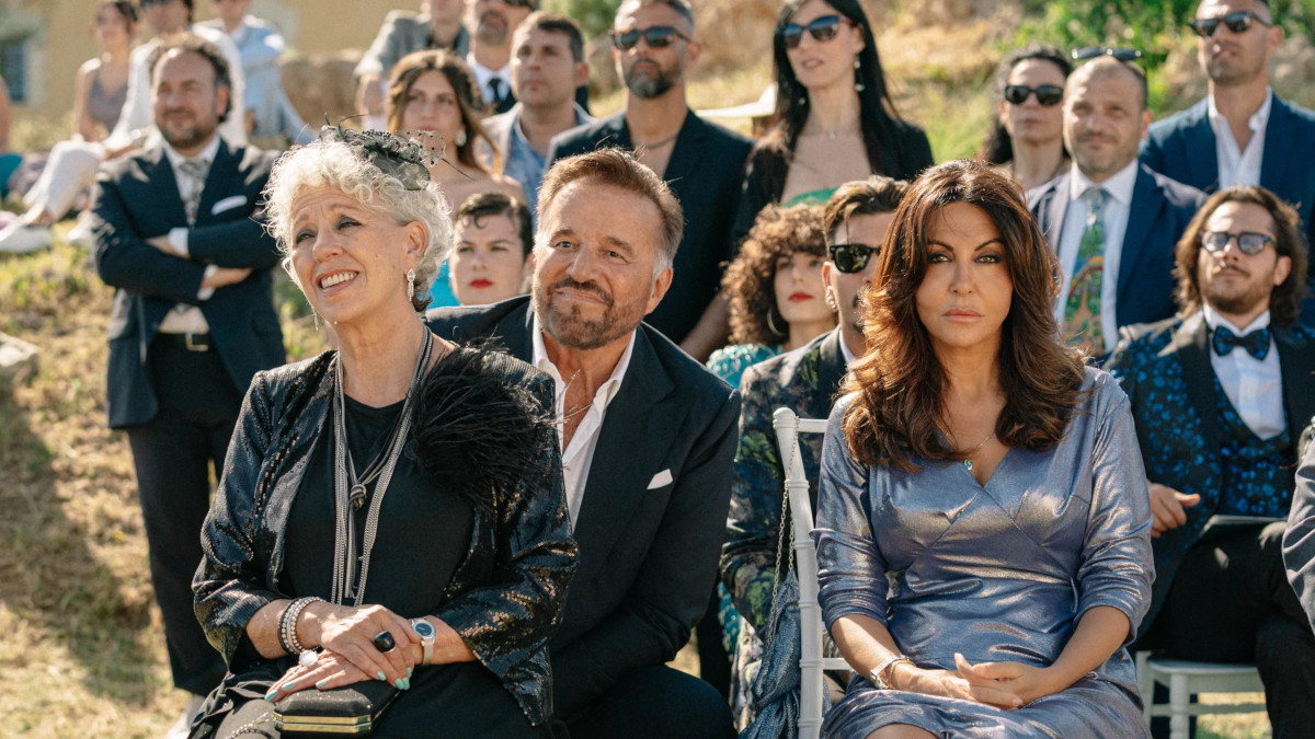 Fotogramma del film “Un altro ferragosto” di Paolo Virzì con Christian De Sica e Sabrina Ferilli