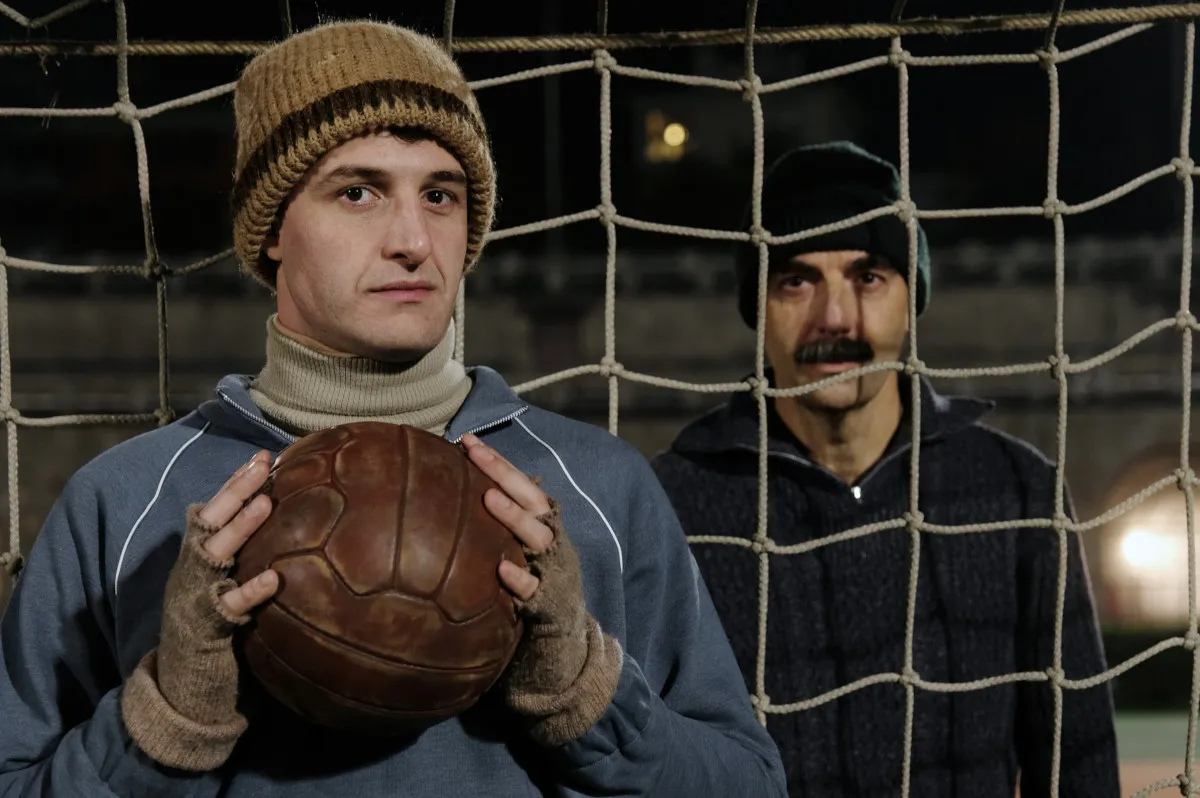 Alberto Paradossi nei panni di Walter Vismara e Neri Marcorè in quelli Giorgio Cavazzoni in una scena del film “Zamora”