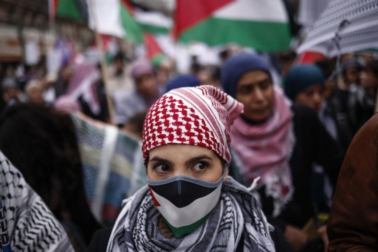 Perché woke e fondamentalismo islamico vanno a braccetto