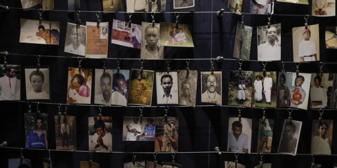 Le foto di alcune vittime del terribile massacro del 1994 esposte nel Genocide Memorial Centre di Kigali, Ruanda