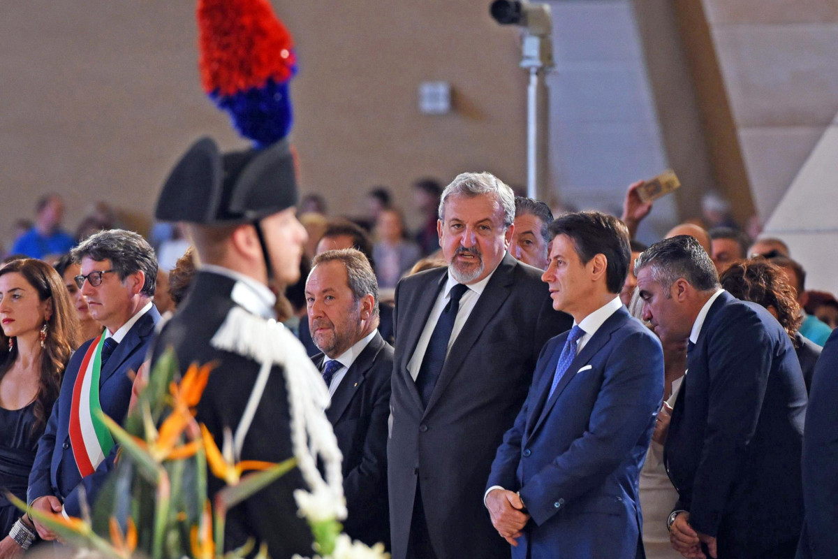 Il governatore della Puglia Michele Emiliano (Pd) con l’allora premier Giuseppe Conte, presidente del M5s, alla Messa per il centenario delle stimmate di Padre Pio da Pietrelcina, San Giovanni Rotondo, 23 settembre 2018