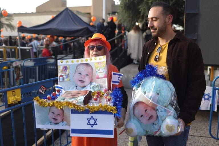 «Aiutateci! I nostri cari sono nelle mani di Hamas»