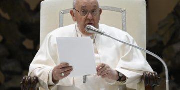 Papa Francesco durante l'udienza generale in Vaticano, 14 febbraio 2024 (Ansa)