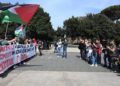 «Fuori Israele dall'università», gridano gli studenti della Sapienza chiedendo il ritiro del bando di cooperazione scientifica con Israele davanti alla Farnesina e alle telecamere (Foto Ansa)