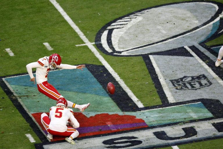 Il calcio da tre punti di Harrison Butker su aborto, eutanasia e utero in affitto