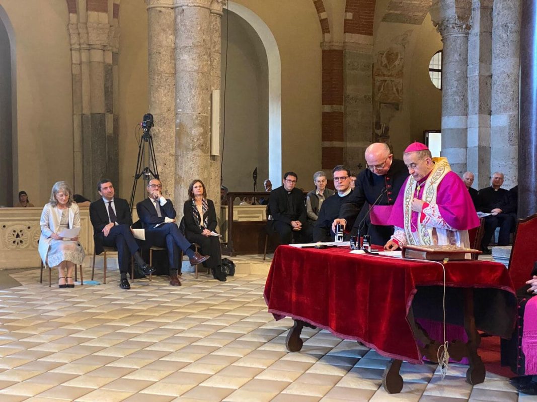 L’arcivescovo Mario Delpini nella Basilica di Sant'Ambrogio all'apertura della fase testimoniale della causa di beatificazione di don Luigi Giussani, Milano, 9 maggio 2024