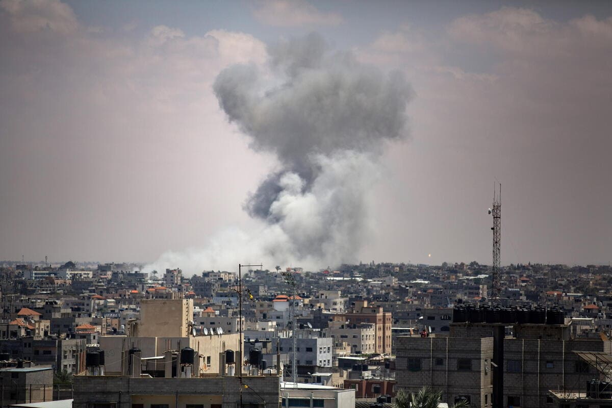 Rafah sotto attacco delle forze israeliana, Striscia di Gaza, 7 maggio 2024 (Ansa)