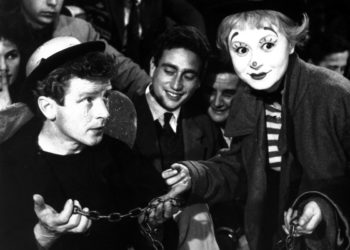 Fotogramma del film “La strada” di Federico Fellini con Giulietta Masina e Richard Basehart