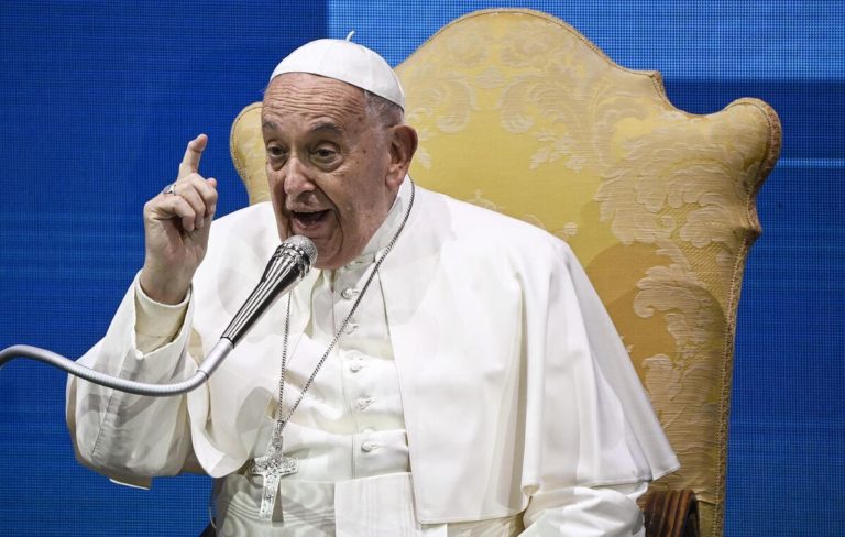 Dopo la lettera sul Papa a Verona, ci scrive Arena di Pace. Risposta