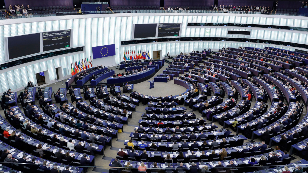 Il Parlamento europeo riunito in sessione plenaria a Strasburgo, Francia, 27 febbraio 2024