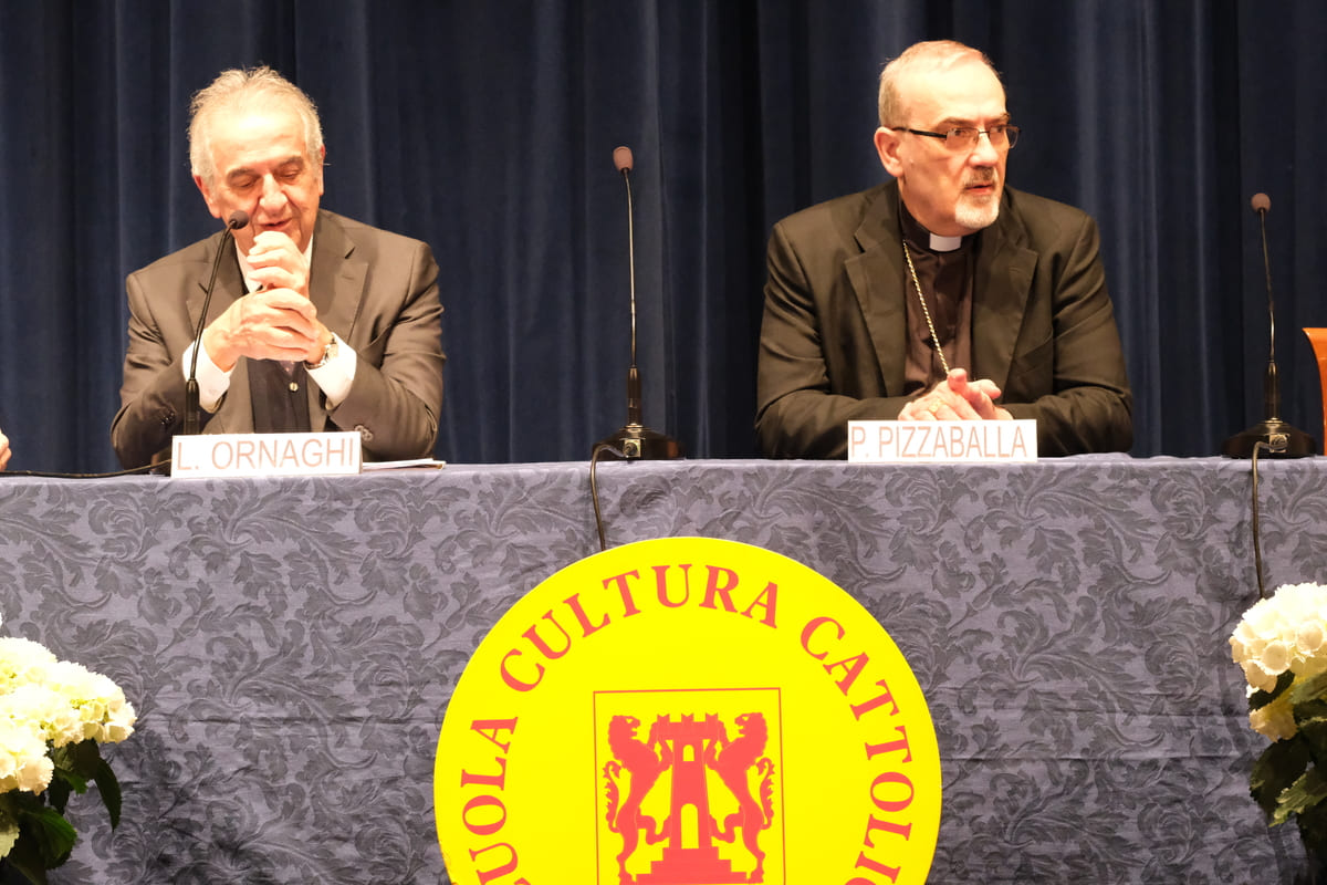 Il professor Lorenzo Ornaghi, presidente della giuria del Premio cultura cattolica, e il cardinale Pierbattista Pizzaballa