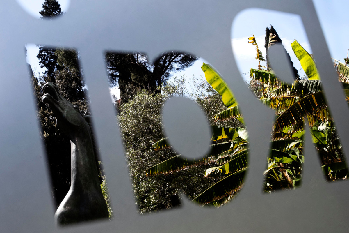 Logo Rai nella sede di viale Mazzini a Roma