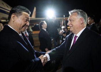 Il presidente cinese, Xi Jinping, e il premier ungherese, Viktor Orban, si incontrano a Budapest