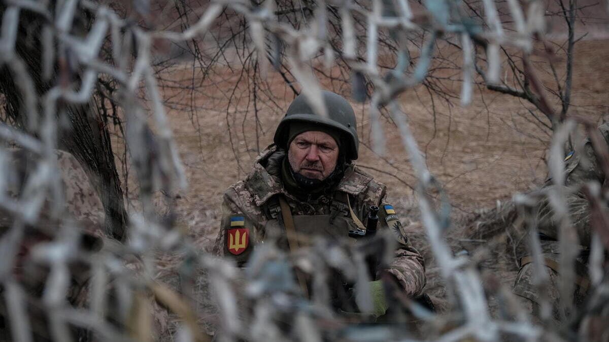 Addestramento di un soldato in Ucraina