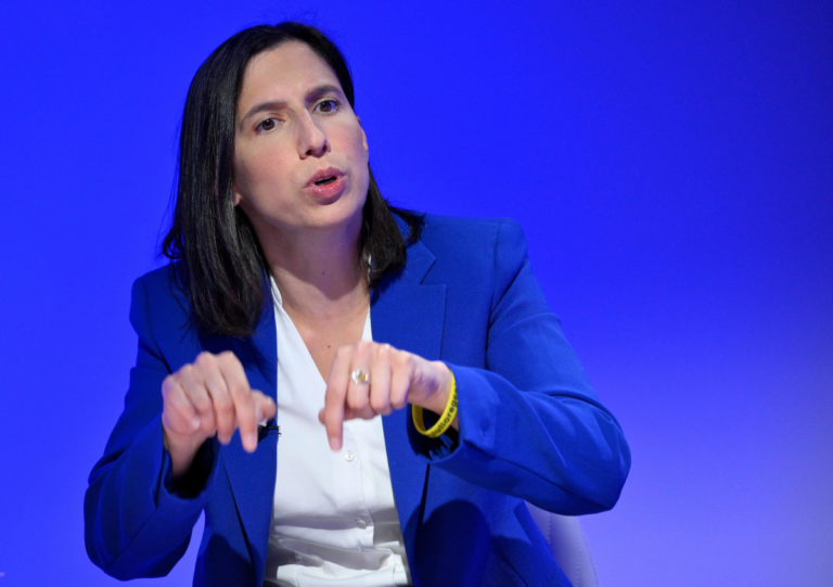 La supercazzola di Elly Schlein sull’«autonomia strategica dell’Europa nella Nato»