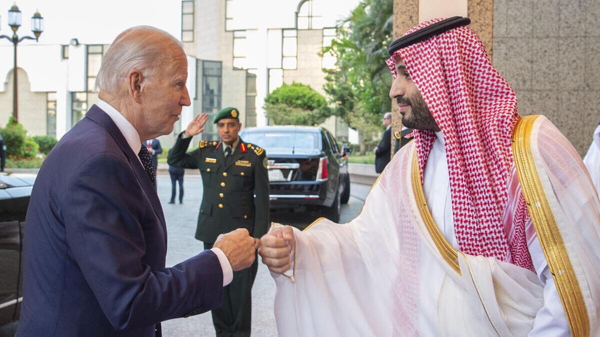 Un incontro del 2022 tra il presidente Usa, Joe Biden, e il premier Mohammed bin Salman, principe ereditario saudita