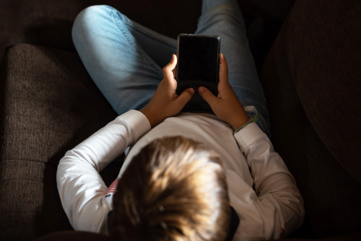 Ragazzo con smartphone