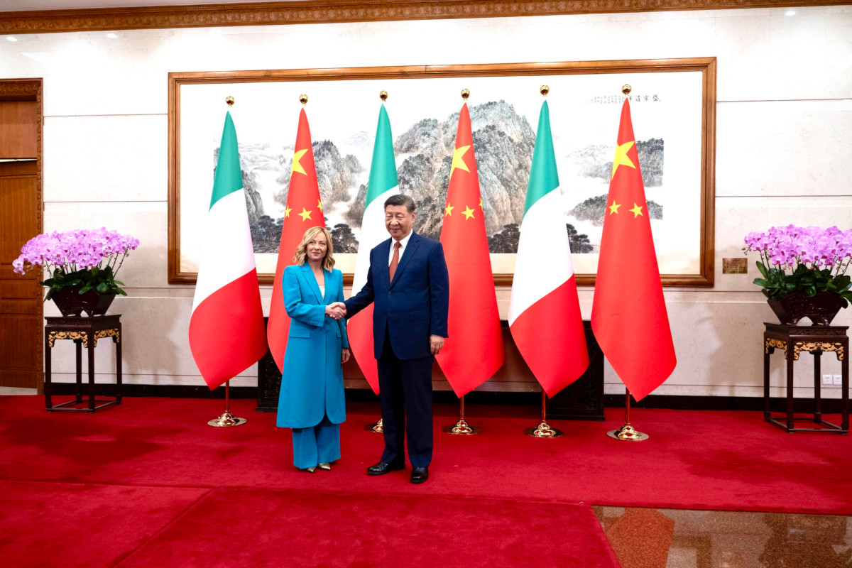 Il presidente del Consiglio Giorgia Meloni con il presidente cinese Xi Jinping a Pechino, 29 luglio 2024