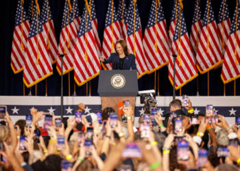 Kamala Harris, vice di Biden alla Casa Bianca e aspirante candidata dei democratici alle prossime presidenziali, sul palco di un evento elettorale a West Allis, Wisconsin, 23 luglio 2024