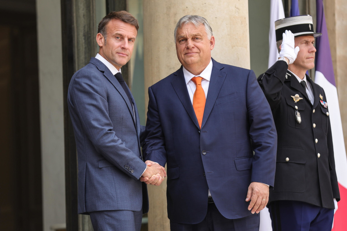 Il presidente francese Emmanuel Macron accoglie all’Eliseo il primo ministro ungherese Viktor Orbán, presidente di turno del Consiglio dell’Unione Europea, 26 giugno 2024