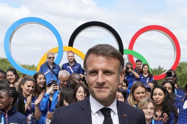 Altro che “tregua olimpica della politica”. Nel parlamento francese succede di tutto