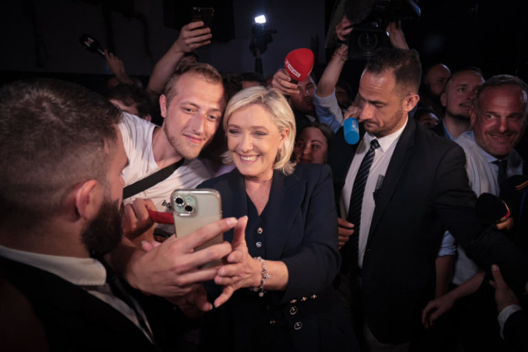 Emarginare invece che integrare: contro Le Pen la solita rovinosa tattica di Macron