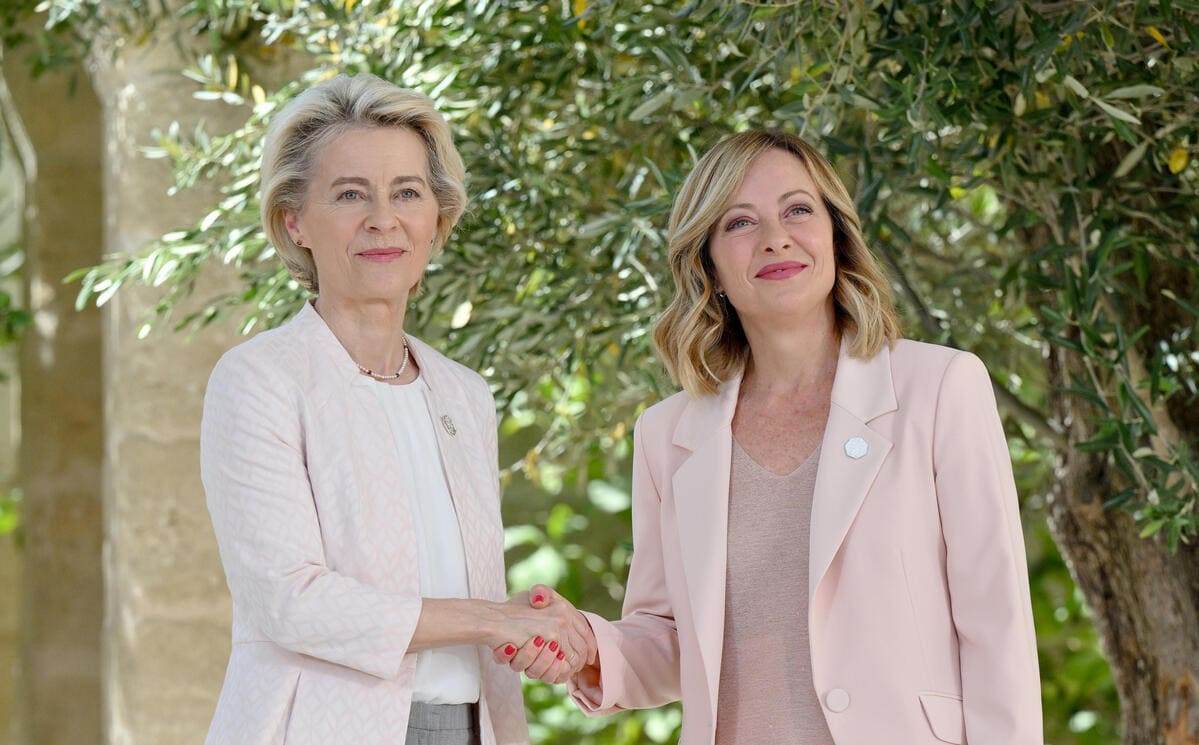 La presidente della Commissione europea Ursula von der Leyen con la presidente del Consiglio Giorgia Meloni al G7, Borgo Egnazia, 15 giugno 2024 (Ansa)