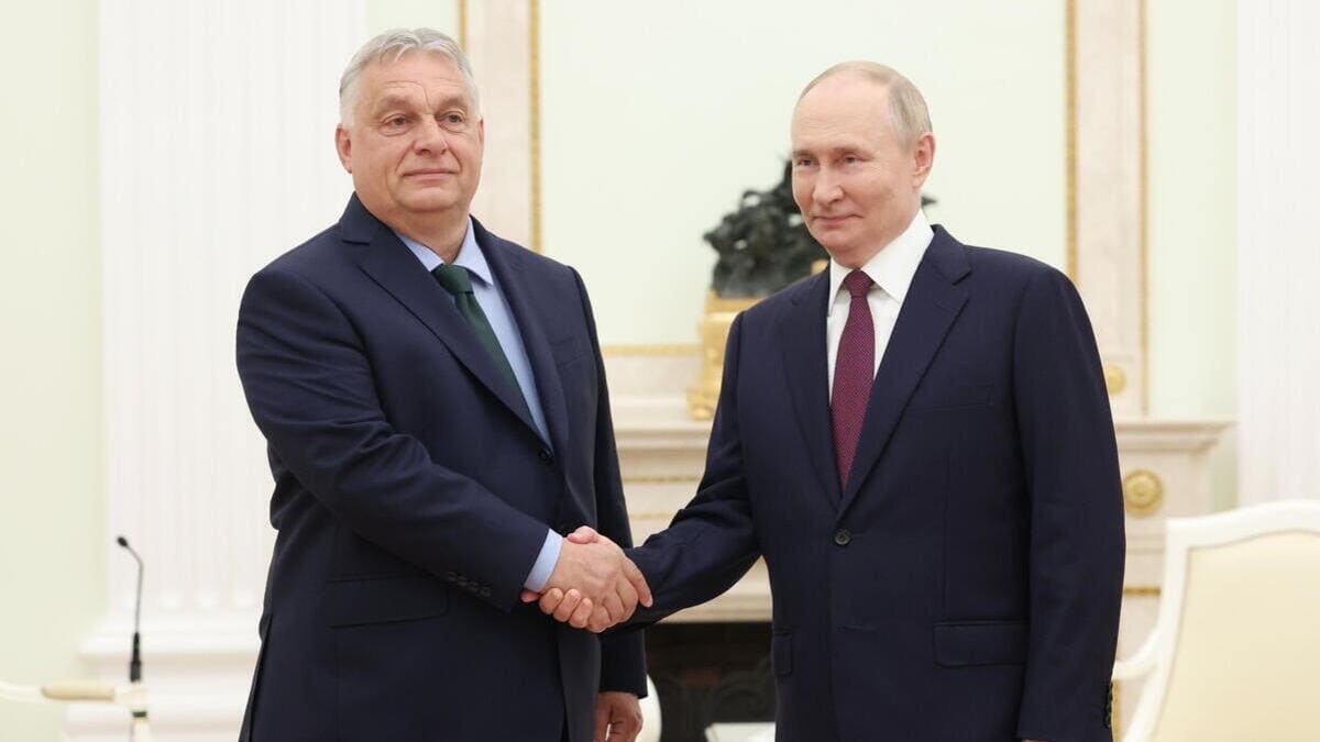 Il leader dell'Ungheria Viktor Orban insieme a Vladimir Putin durante la sua visita a Mosca