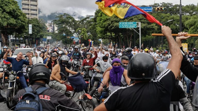 Dopo la maxi frode elettorale di Maduro, proteste in tutto il Venezuela
