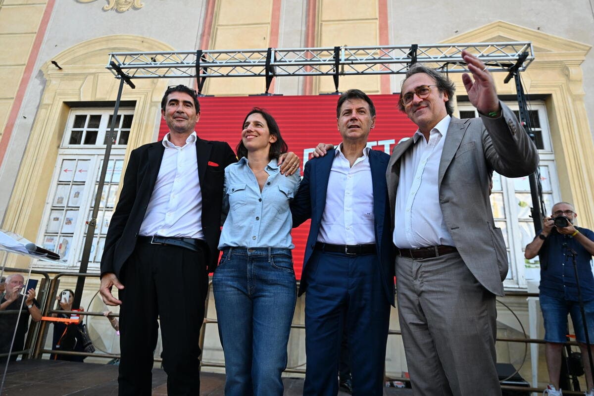 Nicola Fratoianni, Elly Schlein, Giuseppe Conte e Angelo Bonelli in Piazza De Ferrari alla manifestazione per chiedere le dimissioni del governatore Giovanni Toti, Genova, 18 luglio 2024 (Ansa)