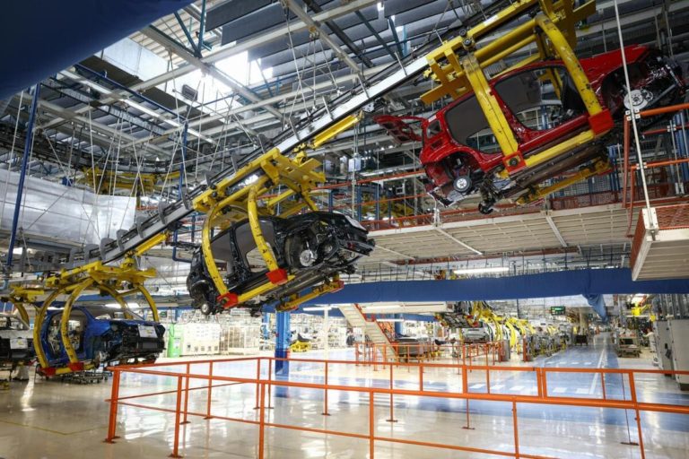 Automotive. «Stiamo mettendo a rischio un settore importante del Paese»