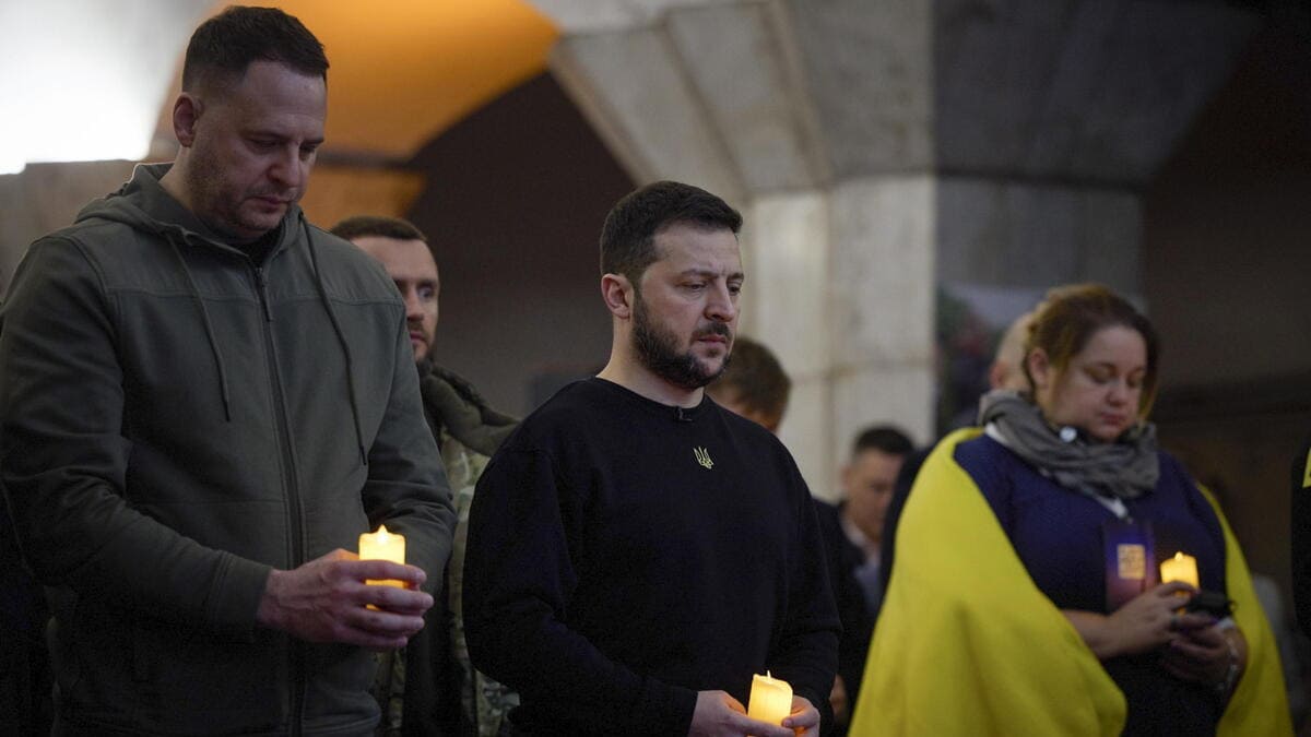 Il presidente dell'Ucraina, Volodymyr Zelensky, insieme ad Andriy Yermak, capo del potente Ufficio del presidente