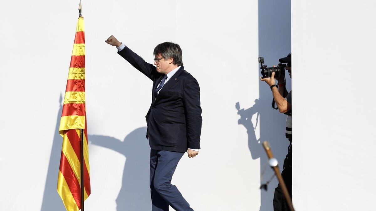 L'ex governatore della Catalogna, Puigdemont, è entrato in Spagna senza essere arrestato
