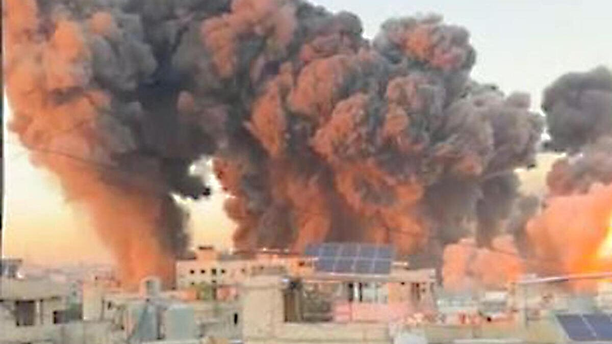 Israele bombarda il quartiere generale di Hezbollah alla periferia sud di Beirut, in Libano