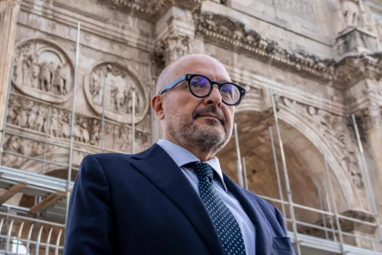 Sangiuliano e il potere freddo