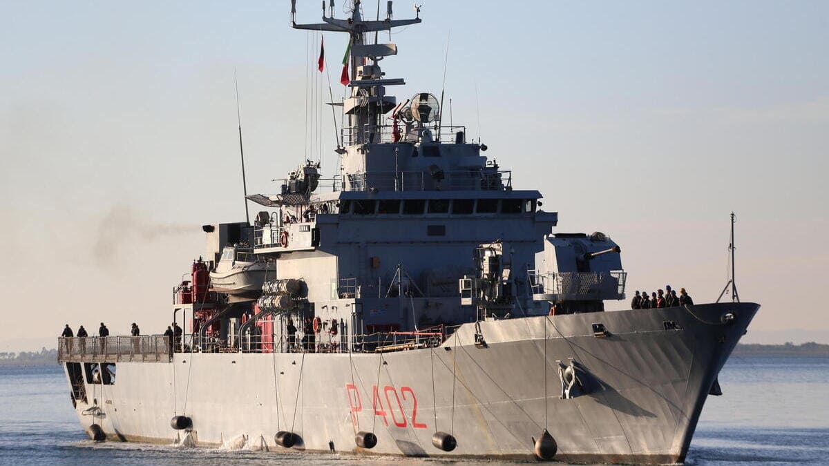 nave Libra in viaggio per l'Albania