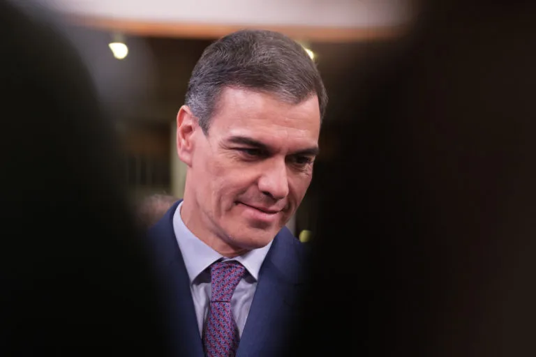 Per tenersi buoni gli alleati Sánchez demolisce unità e sicurezza della Spagna