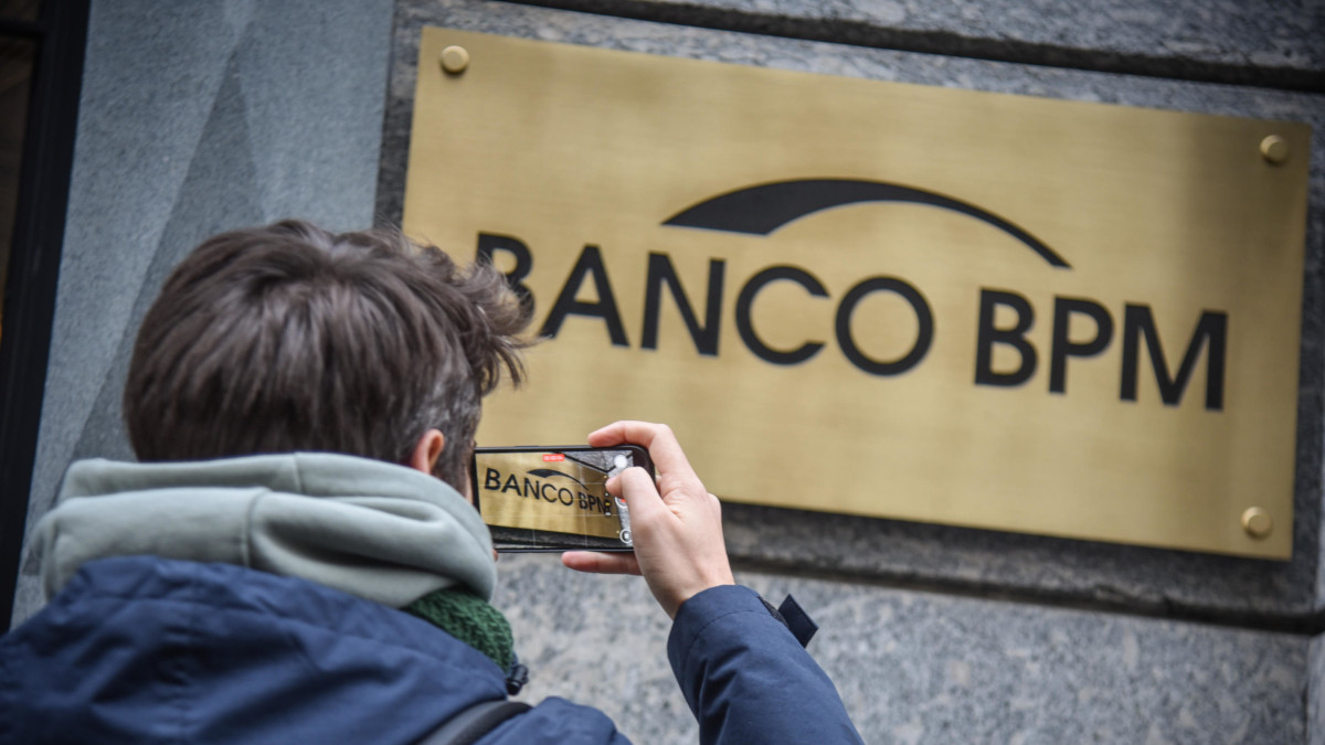 Targa con il logo del Banco Bpm