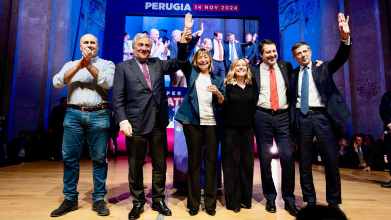 Il vantaggio delle destre su questa sinistra allo sbando. E quanto è facile dissiparlo