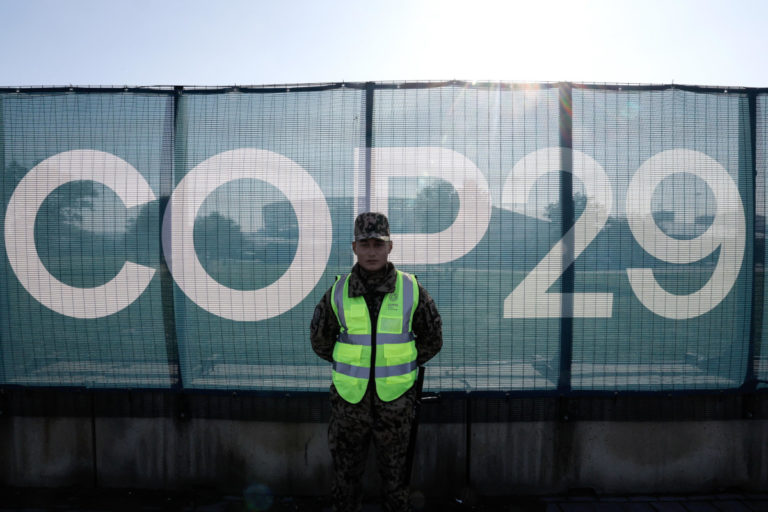 Mille dollari a testa all’anno per rendere “green” il Terzo mondo? La Cop29 delira