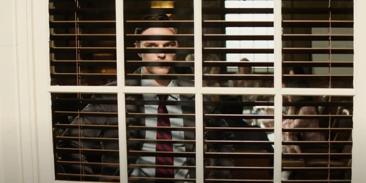Fotogramma del film “Giurato numero 2” di Clint Eastwood con Nicholas Hoult