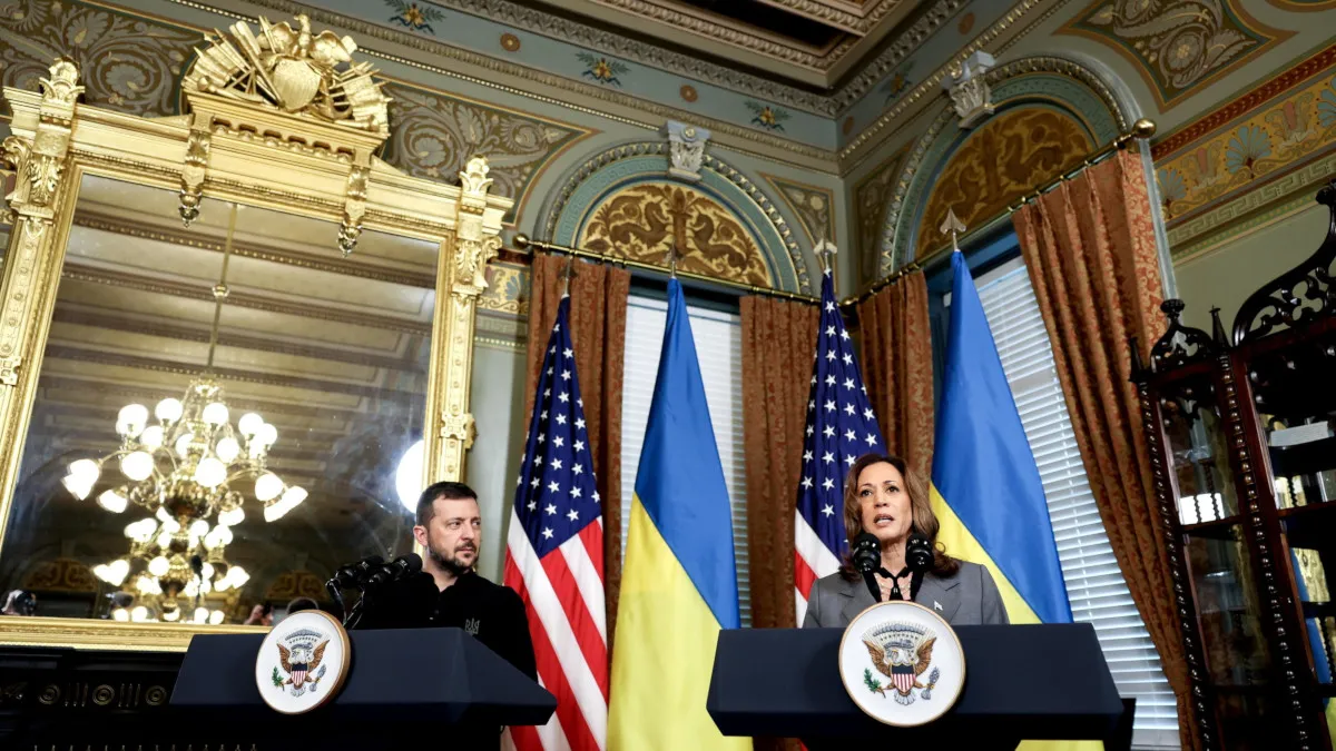 La vicepresidente degli Stati Uniti Kamala Harris con il presidente ucraino Volodymyr Zelensky alla Casa Bianca il 26 settembre scorso
