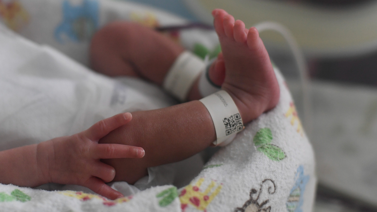 neonato (foto Ansa)