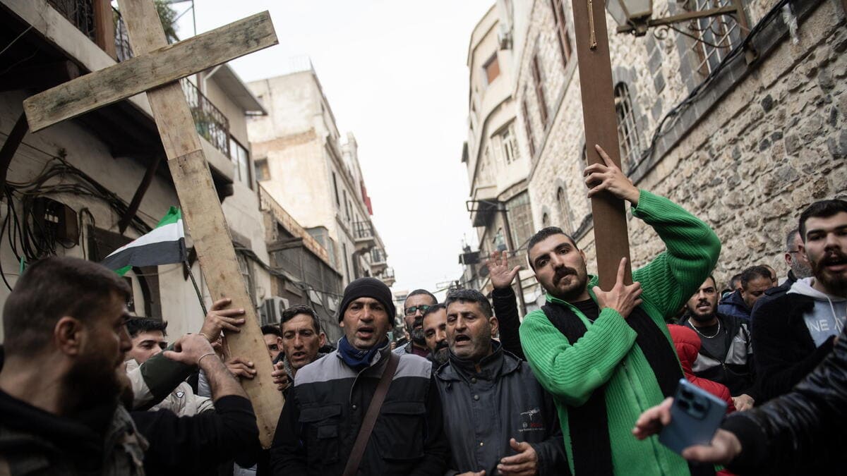 Cristiani protestano in Siria contro le violenze del regime di Al-Jolani